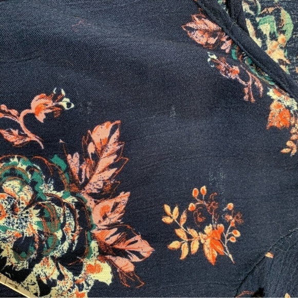 Juniors MUDD Navy Floral Cold Shoulder Romper size Small - Picture 6 of 8